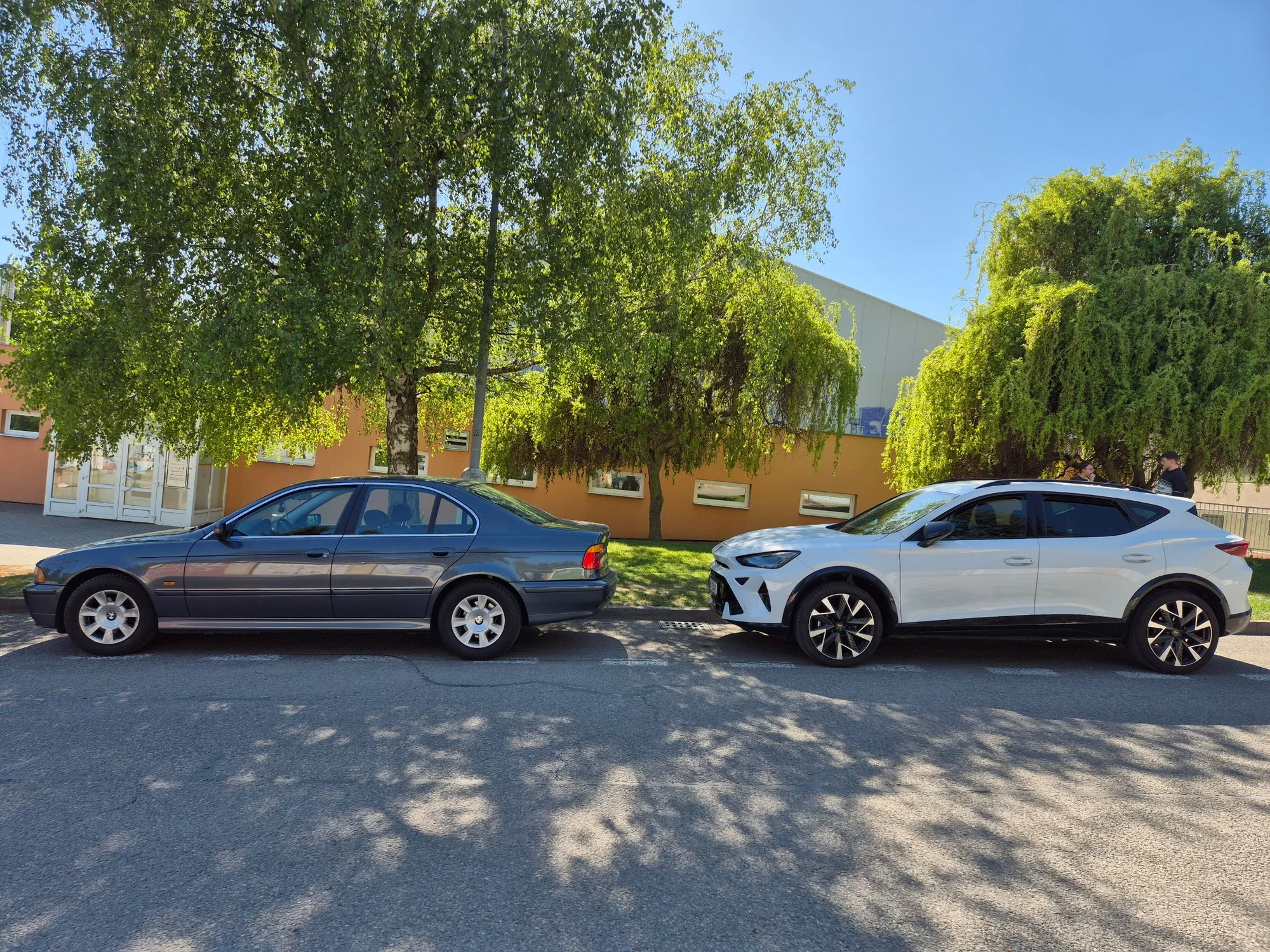 BMW E39 vs Modern Cupra Formentor - bmw, e39, sedan, dark-blue-metallic, youngtimer