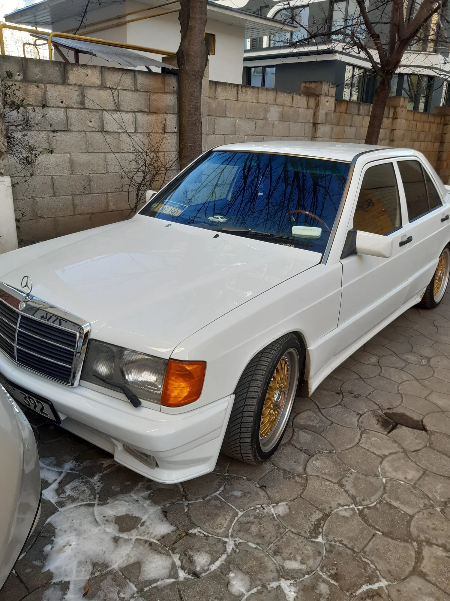 Classic White Mercedes 190E with Gold Wheels - mercedes-benz, w126, sedan, white, classic, mercedes, 190e