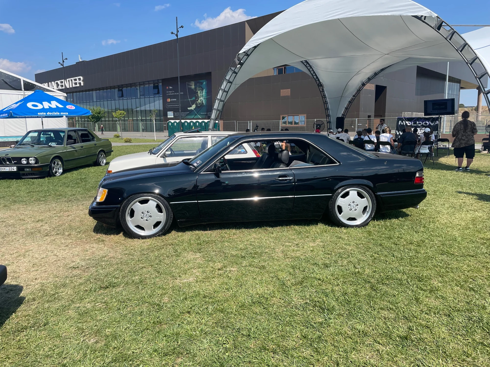 Classic Black Mercedes Coupe at Car Meet - mercedes-benz, w124, coupe, black, metallic-black, mercedes