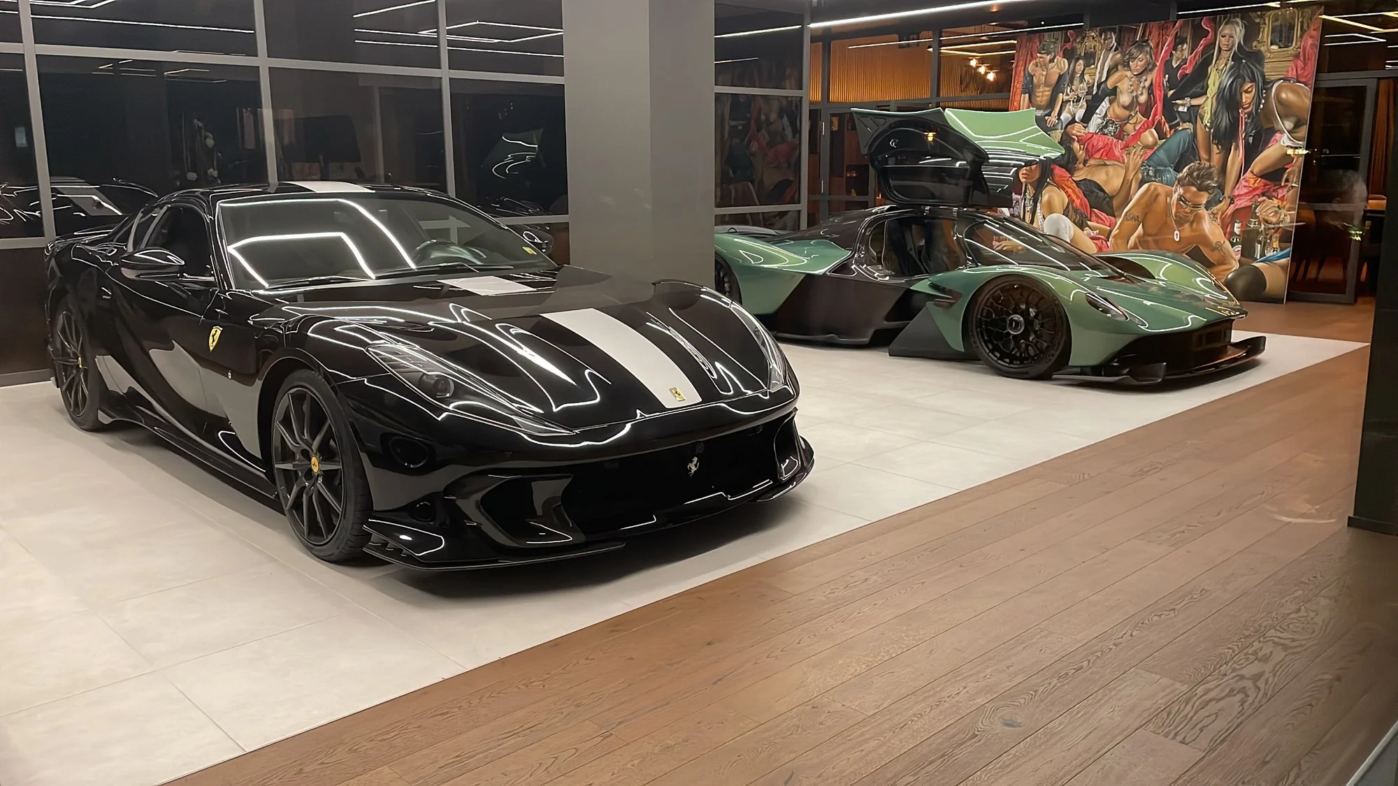 Ferrari 812 Superfast Showroom Display - ferrari, 812, coupe, black, white-stripe, 812superfast, supercar