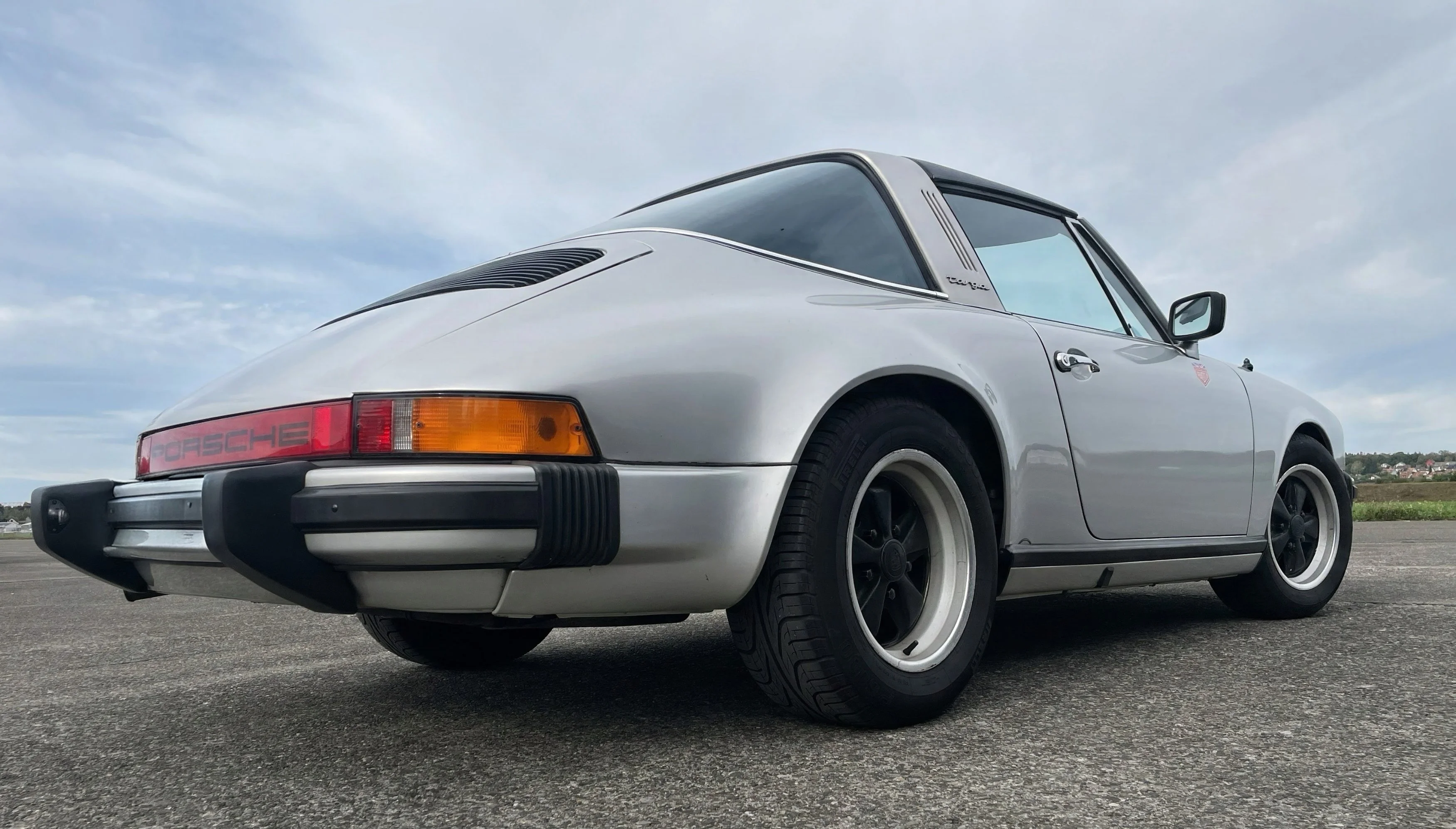 Silver Porsche 911 Targa Coupe - porsche, 911, classic, coupe, silver, targa