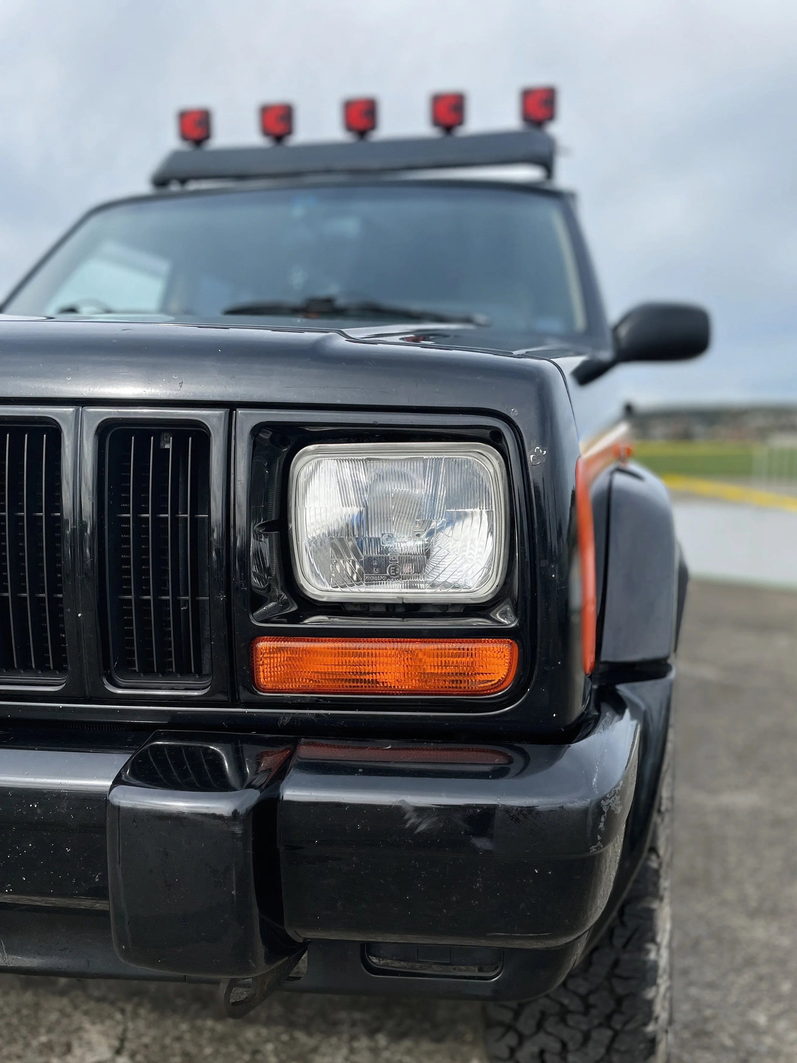 Classic Jeep Cherokee with Roof Lights - jeep, grand-cherokee, suv, black, classic, cherokee, xj