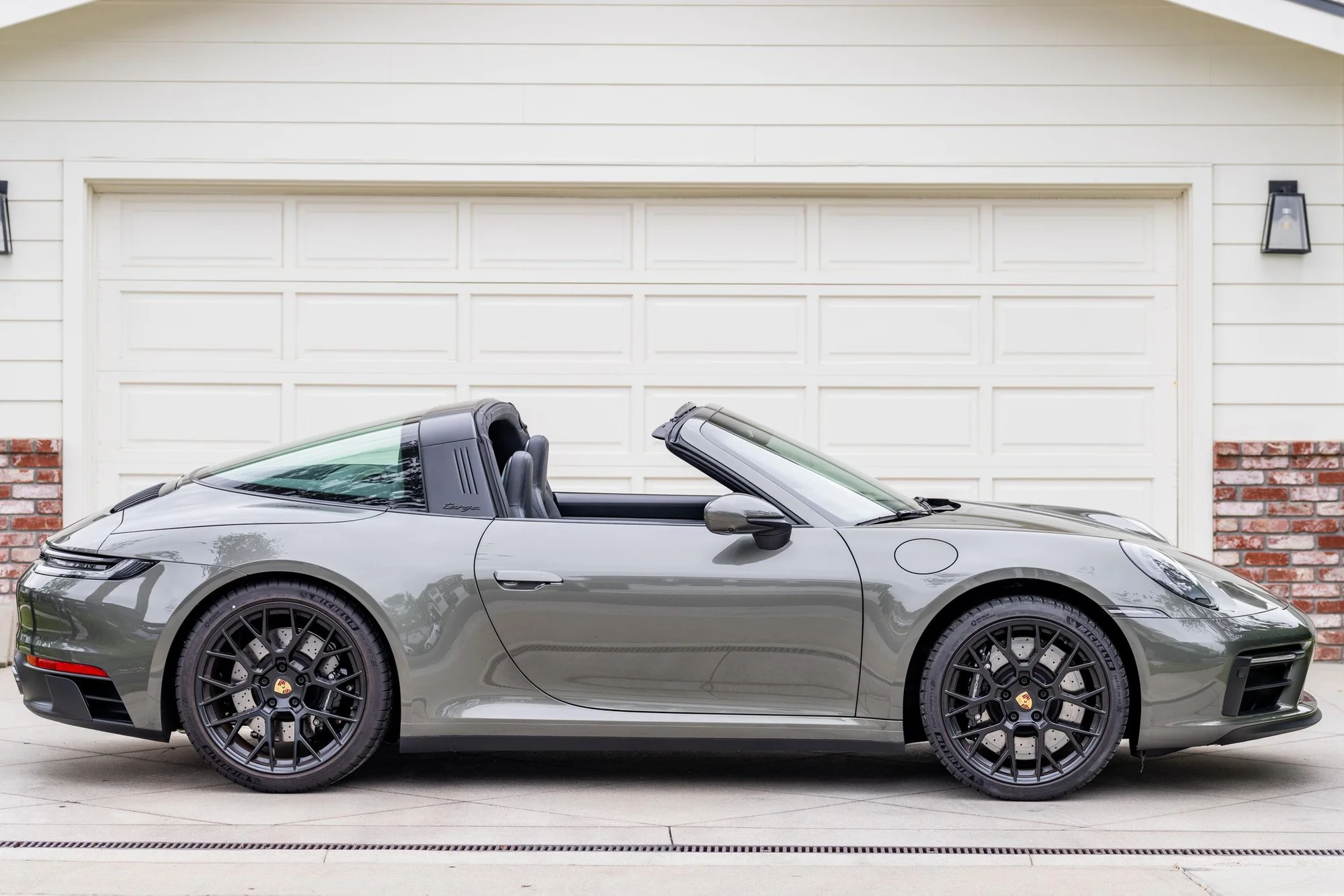 2024 Porsche 911 Targa 4 GTS - 1k miles, 7-Speed Manual Transmission, Aventurine Green Metallic - porsche, 911, targa, 4, gts